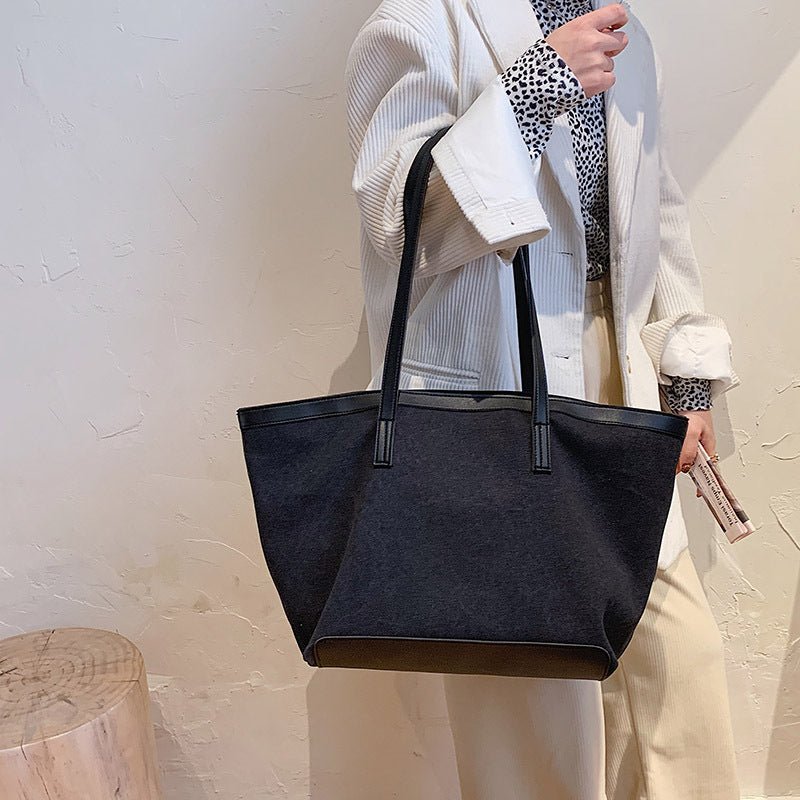 Hafa tote bag on a model