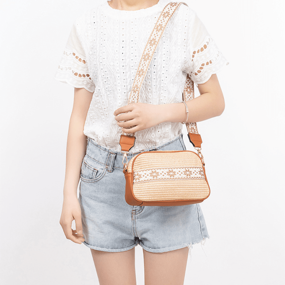 Auma bag with gold-tone hardware