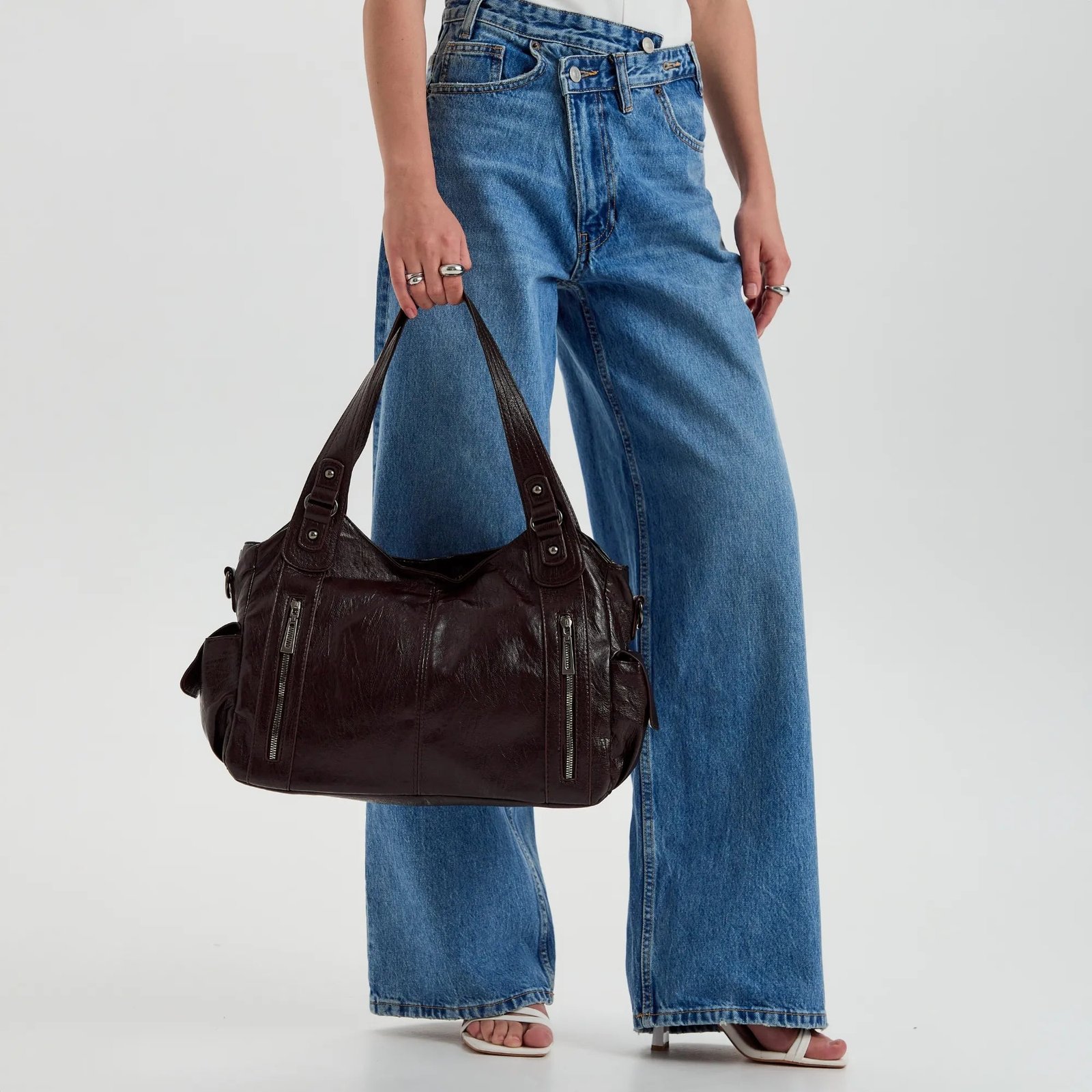 Launa bag with strap