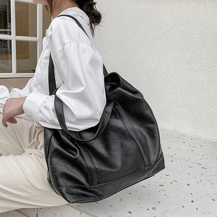Jolya tote with interior pockets